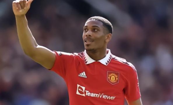 巨额薪资的 巨额薪资的